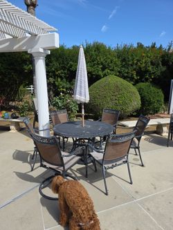 6 seat round outdoor table and chairs 3 umbrellas