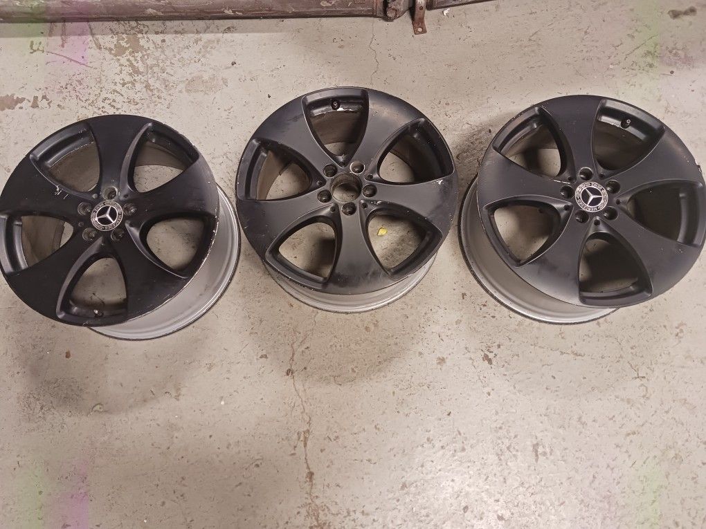 2019 Mercedes Benz GLS450 - 3 RIMS 19"