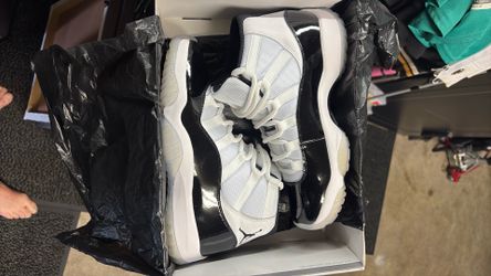 Jordan 11 concord size 8.5