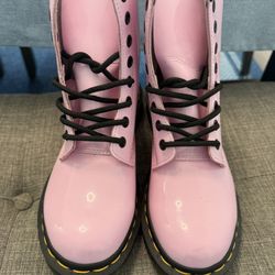 Dr. Martens 1460 Women’s Patent Leather Lace Up Boots - Women’s Size 6 - $100 OBO