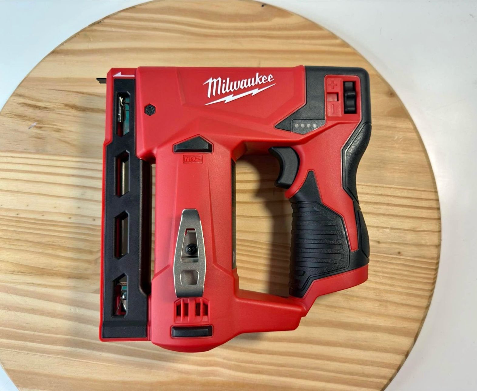 Milwaukee M12 12-Volt Lithium-Ion Cordless 3/8 in. Crown Stapler