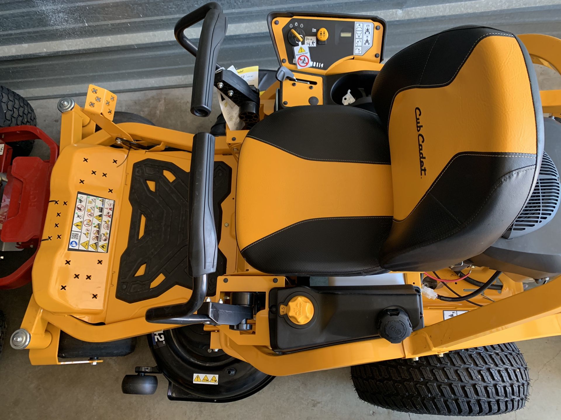 42” CUB CADET ZERO TURN BRAND NEW ZERO HOURS 2 YEARS MANUFACTURE WARRANTY