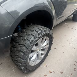 BRAND new 33 gladiators x comps on 20inch 2022 rst silverado wheels 