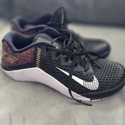 NIKE METCON SNEAKERS