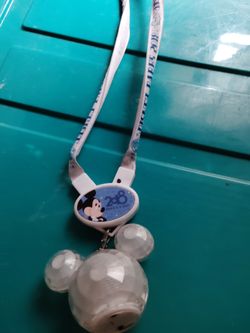 Light Up Disney Lanyard Needs Batteries 