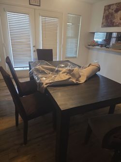 Dinning table with 4 Chairs and a bench, for 6 people