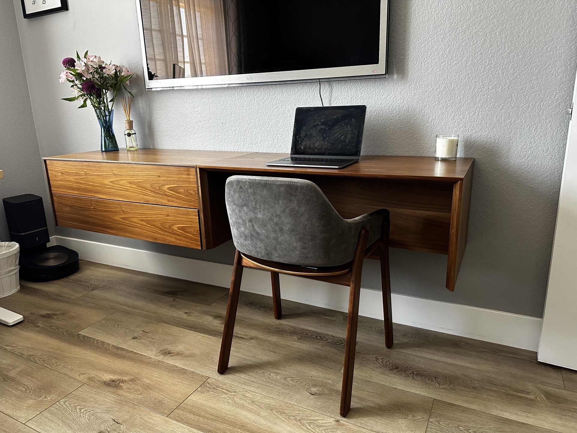 Compact Wall-Mounted Desk & Chair