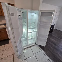Mount Dora - White Kenmore Fridge