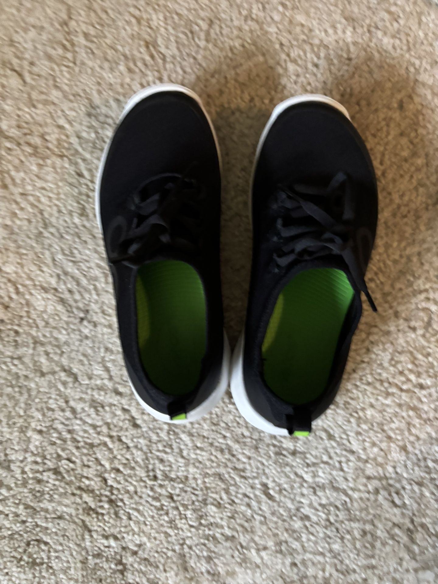 Women’s Oofos Sneakers Size 7.5/6.5