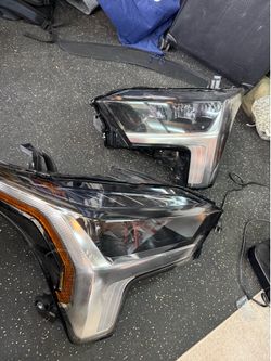 Toyota Tundra LED Headlights OEM