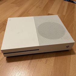 Xbox One S 1TB with and Turtle Beach Headset