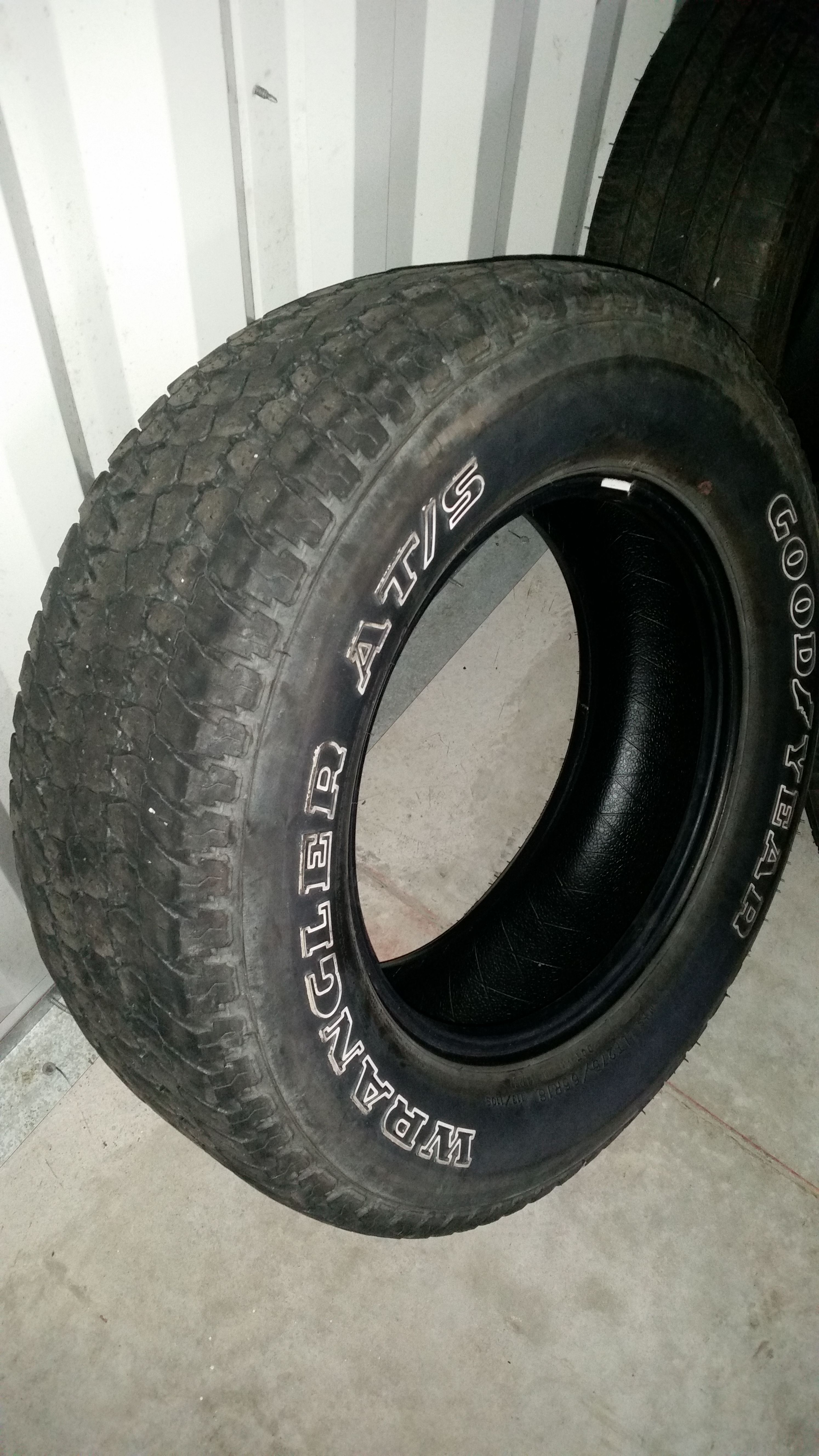 Goodyear wrangler AT/S 275/65/R18