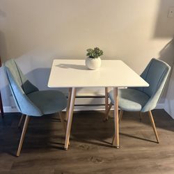 Kitchen Table - Very Cute , Very Flexible On Price 