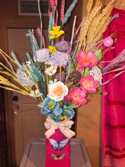 🩷🌼Artificial Floral Arrangement in Pink Vase🌼🩷