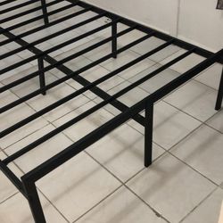 FULL SIZE METAL BED. BLACK COLOR FRAME. TWO METAL NIGHTSTANDS BLACK COLOR INCLUDED 