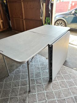 2 Cosco tables
