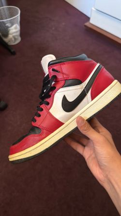 Air Jordan 1 Mid Chicago Black Toe size 9