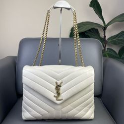 Stylish White Shoulder Bag, Elegant Design, Versatile Essential