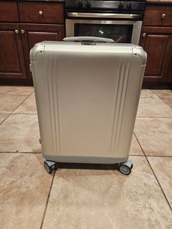 Zero Halliburton Pursuit 94221-05 Silver 32L LEXUS