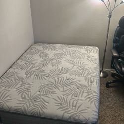 Full Size Sealy Posturpedic Mattress 12’ Firm