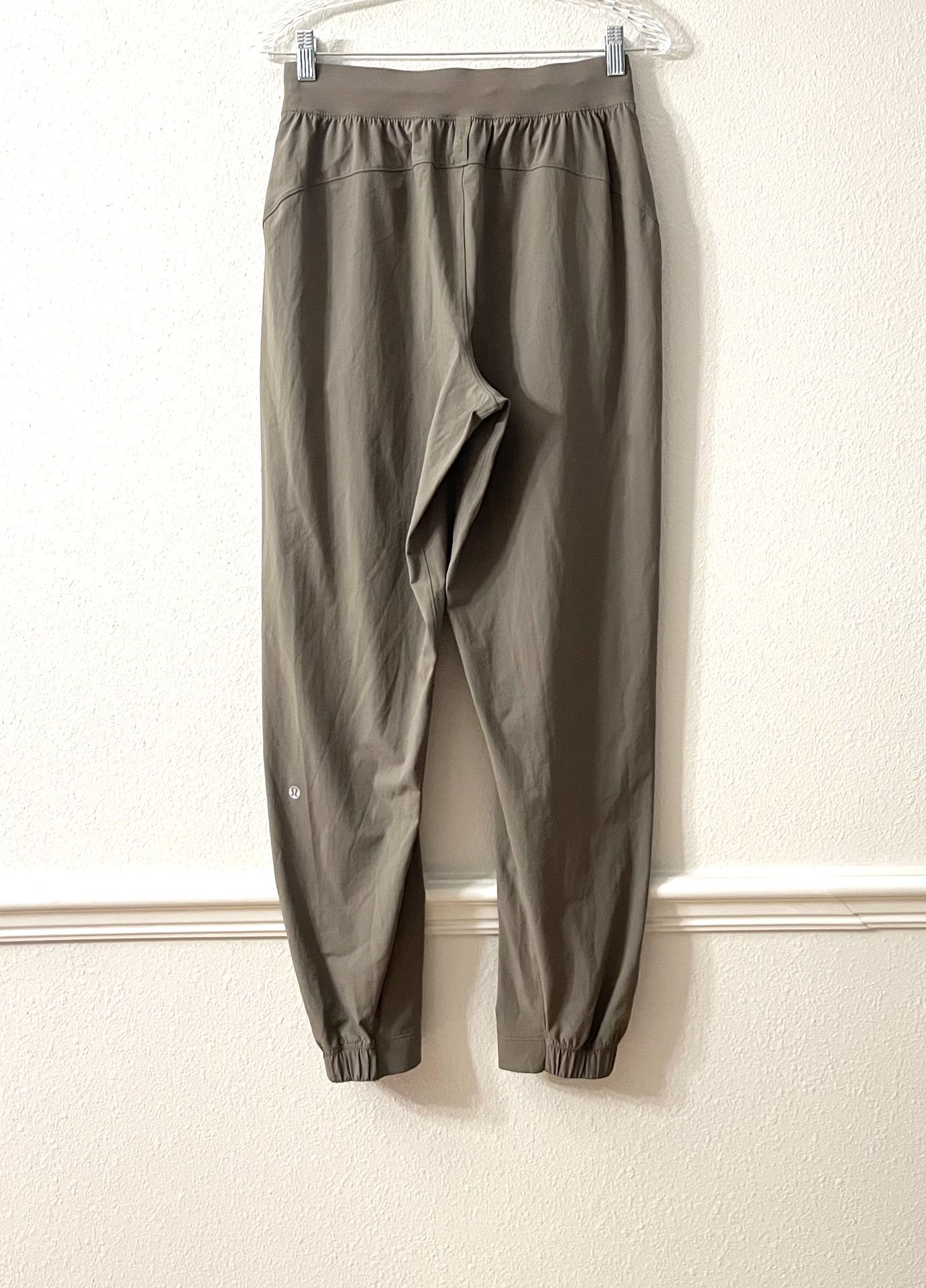 🍋LIKE NEW Lululemon Light Weight Jogger Pants 6