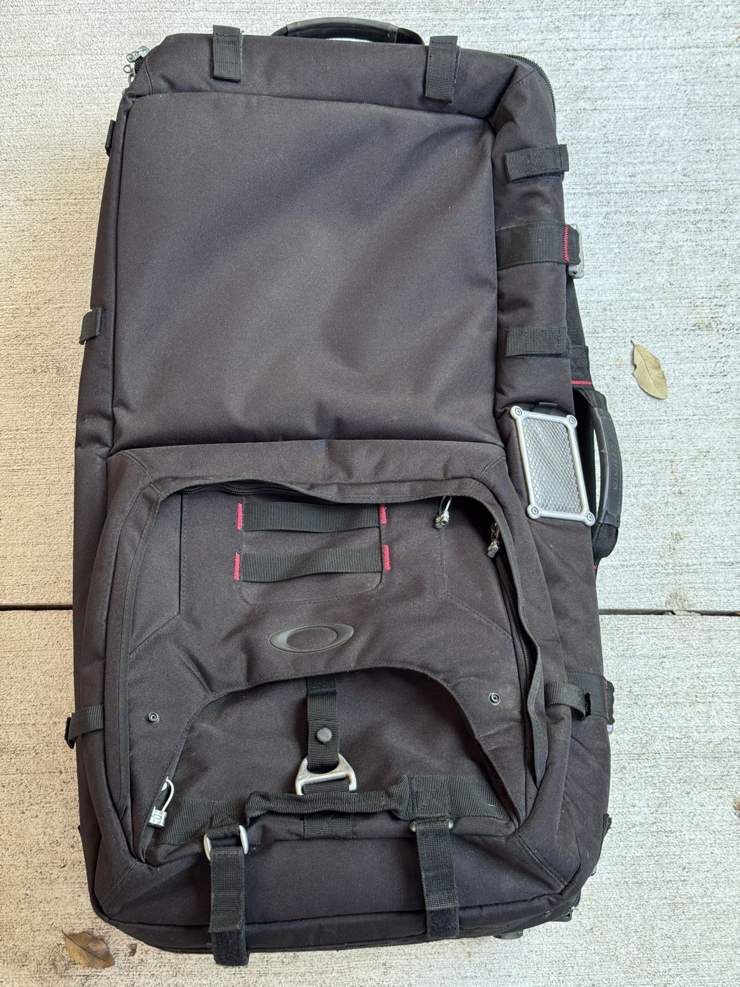 Oakley Large Rolling Duffel, Tactical AP Nylon Luggage