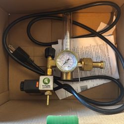 Titan CO2 Regulator