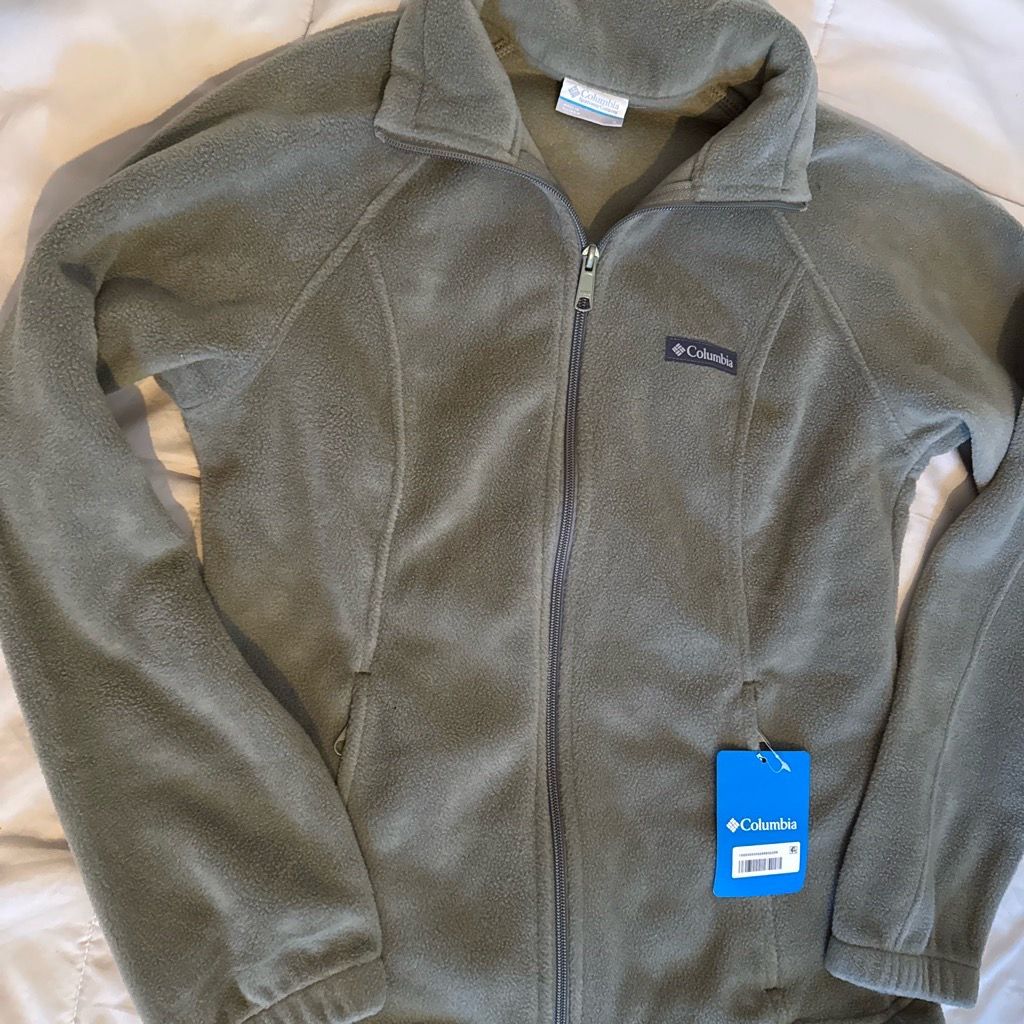 Columbia Sweater size Small woman’s
