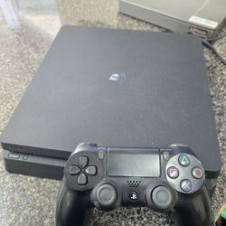 PS4 Slim 