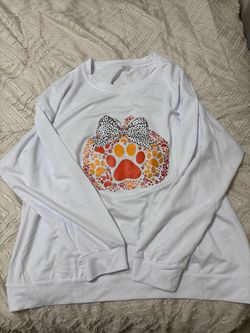 XL fall paw print long sleeve