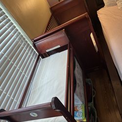 Convertible Crib and Diaper Changing Station