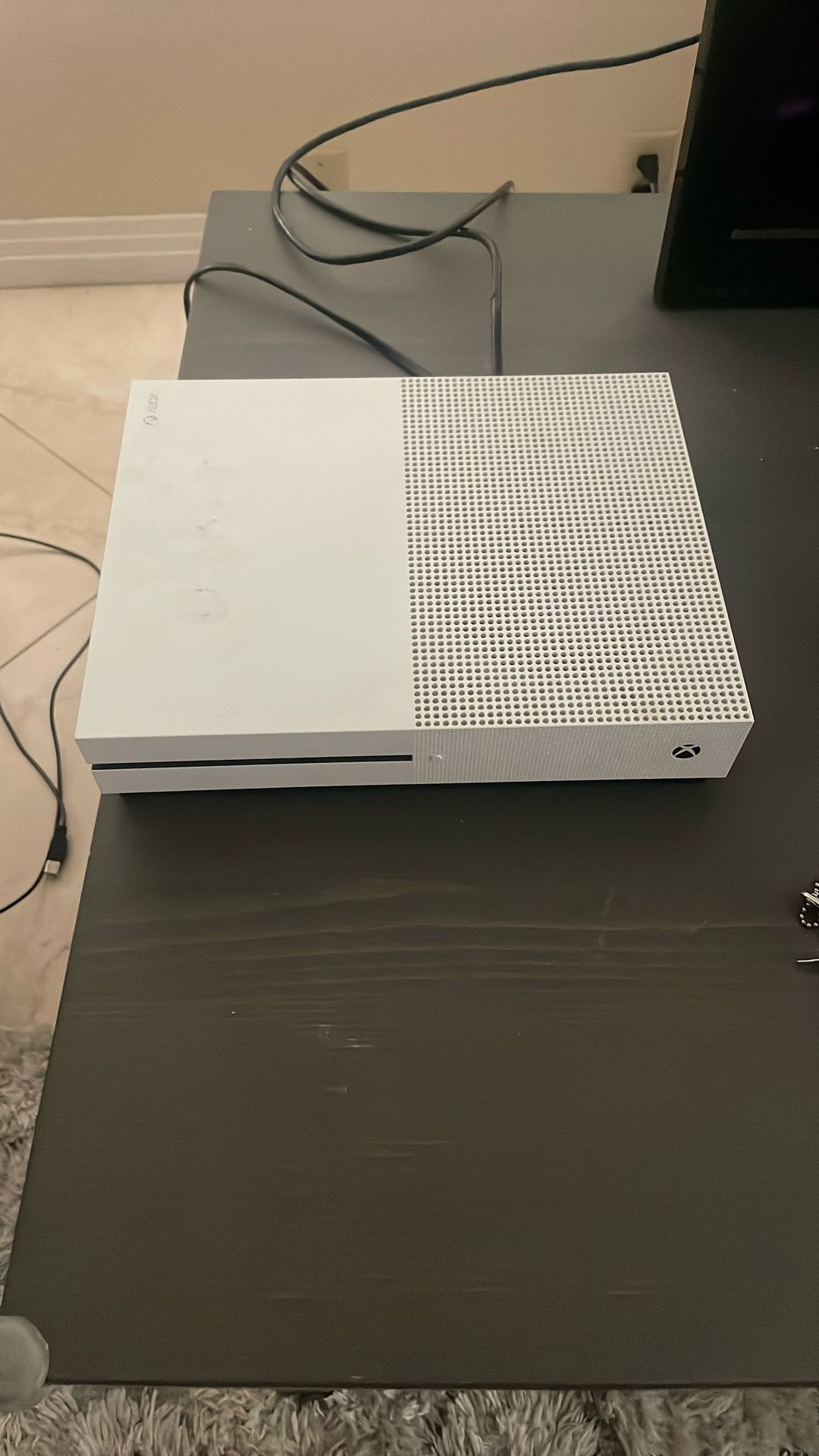 Xbox one S works perfectly fine