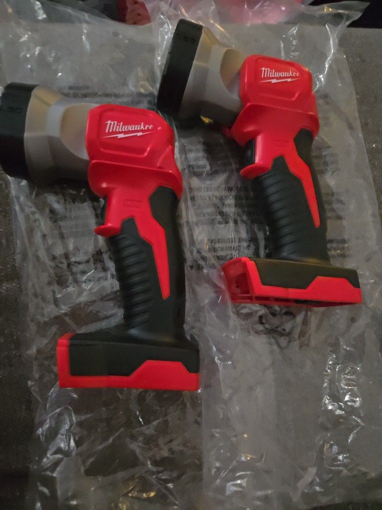 MILWAUKEE M18 WORKLIGHT (TOOL ONLY) $50 EACH 