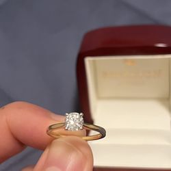 BRAND NEW NATURAL DIAMOND ENGAGEMENT RING