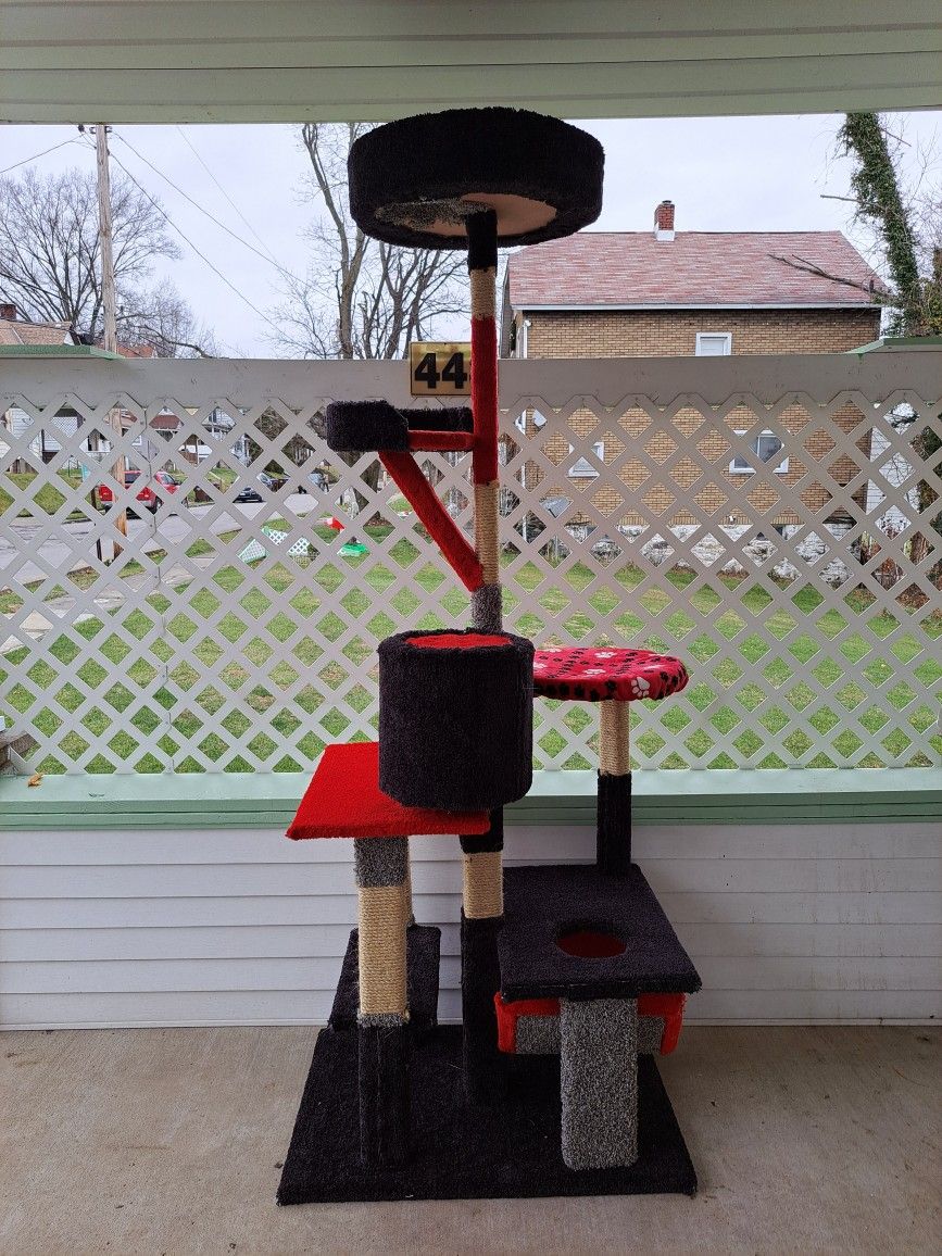 7 1/2' Black & Red Cat Tree. Multi Level