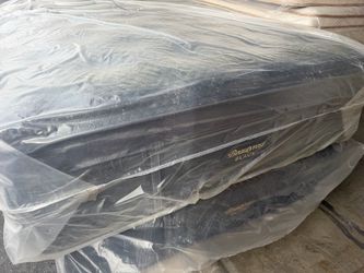 Queen Simmons Beautyrest Black Series 4 Plush Pillow Top Mattress