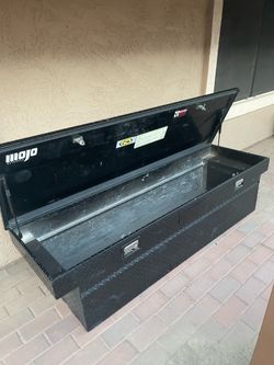 Toolbox for truck bed