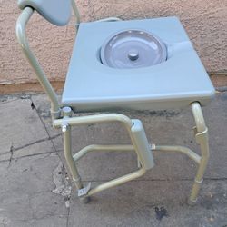 New Toilet  Commodore 