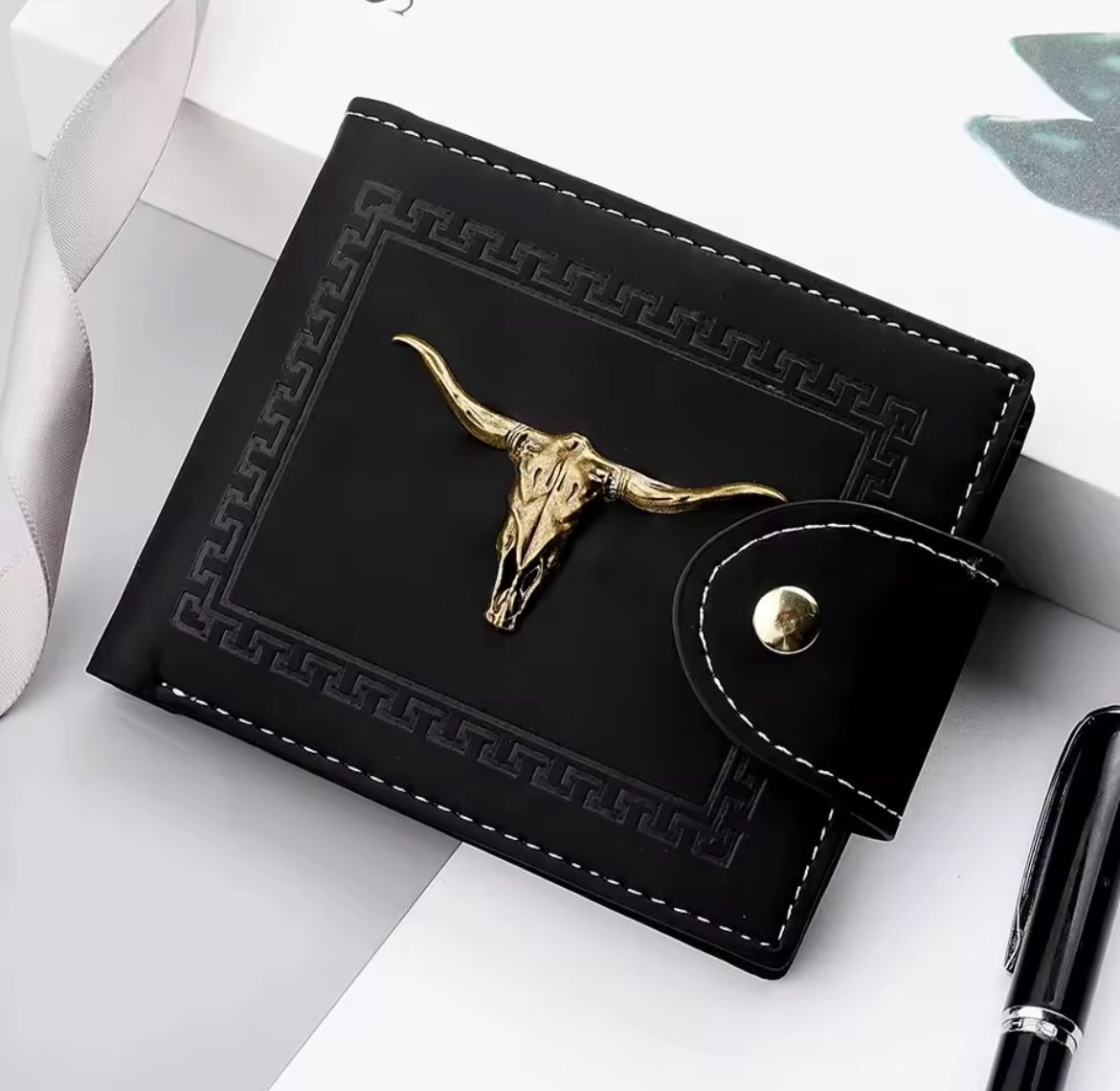 Men’s Luxury Leather Wallet – Metal Bull Emblem – Multi-Card & Cash Slots 🔥