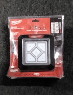 MILWAUKEE M12 LED FLOOD LIGHT