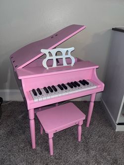 Kids pink piano