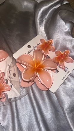 Two sets of hair clips flower