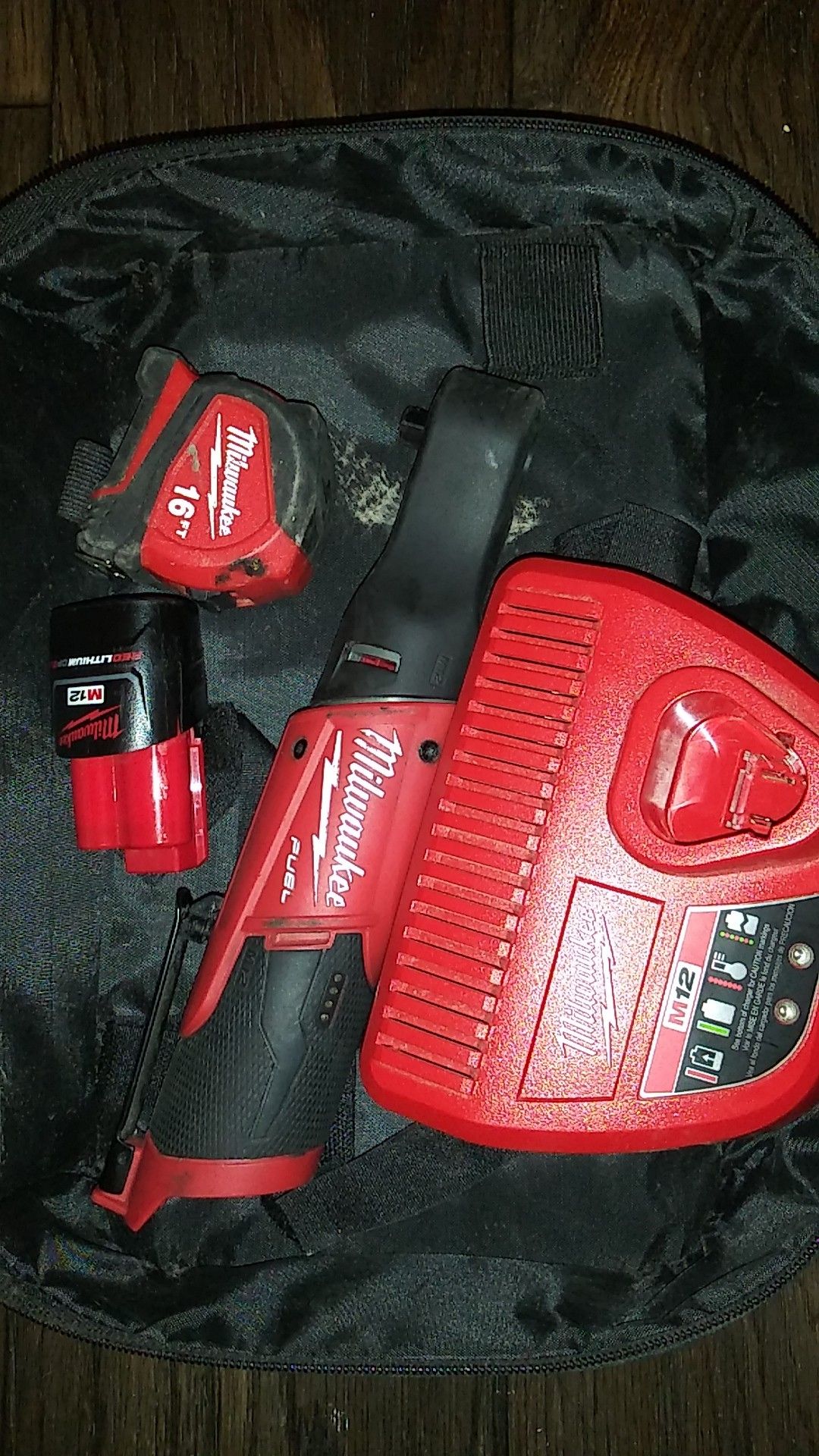 Milwaukee m12