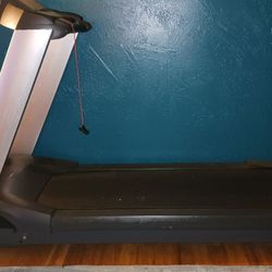 Precor USA 9.31 Treadmill