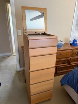Dresser with mirror and felt drawer for jewelry