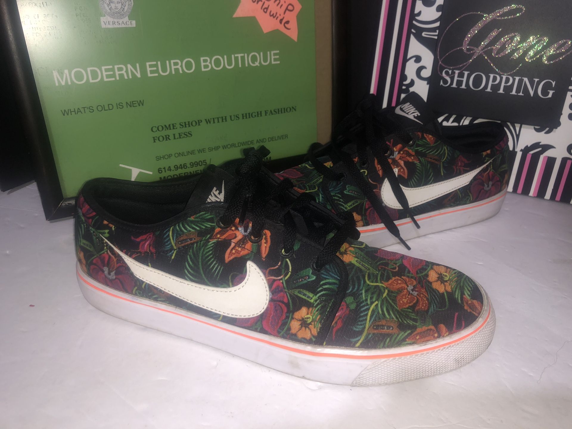 Nike Hawaiian ๐บ fashion sneakers size 11
