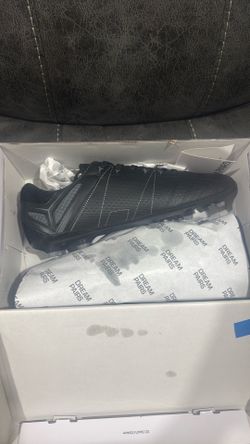 Soccer cleats