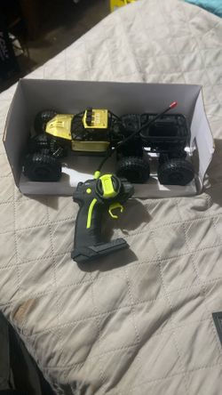 6-wheel-drive (6WD) off-road rock crawler remote-control monster truck