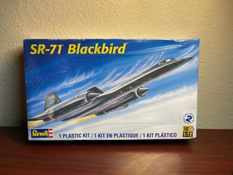 Revell SR-71 Blackbird 1:72 Scale Plastic Model Kit 85-5810 - NEW Sealed
