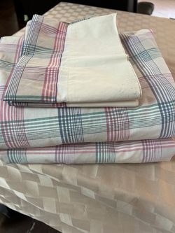 One pair of queen size sheets with 2 pillow cases
